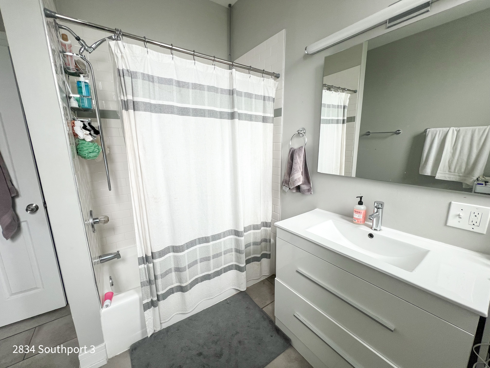 2834 N. Southport Ave. 2834 N. Southport Ave., Chicago, IL 60657 Lake View - Leasing by Cross Street